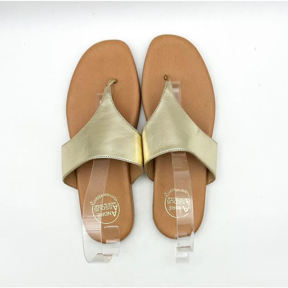 ANDRE ASSOUS Womens Paige Sandal EU 39 US 8-8.5 Metallic Gold Tan Flip Flop NWOB